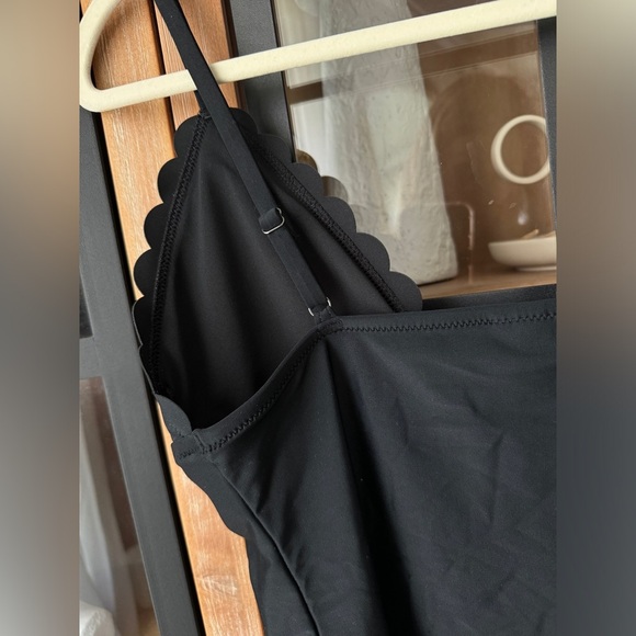 J. CREW scalloped one piece swimsuit vneck adjustable straps preppy classic - Picture 8 of 9